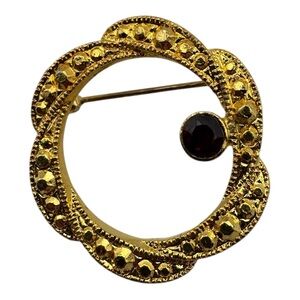 Vintage Gold-Tone Wreath Brooch with Red Rhinestone Center –‎ 1” Round Pin